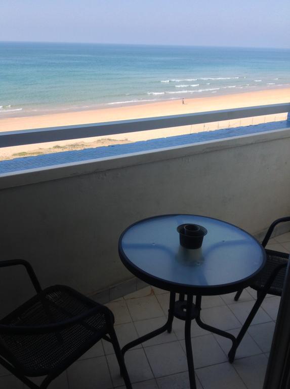 Апартаменты Perfect Sea View Бат-Ям Номер фото